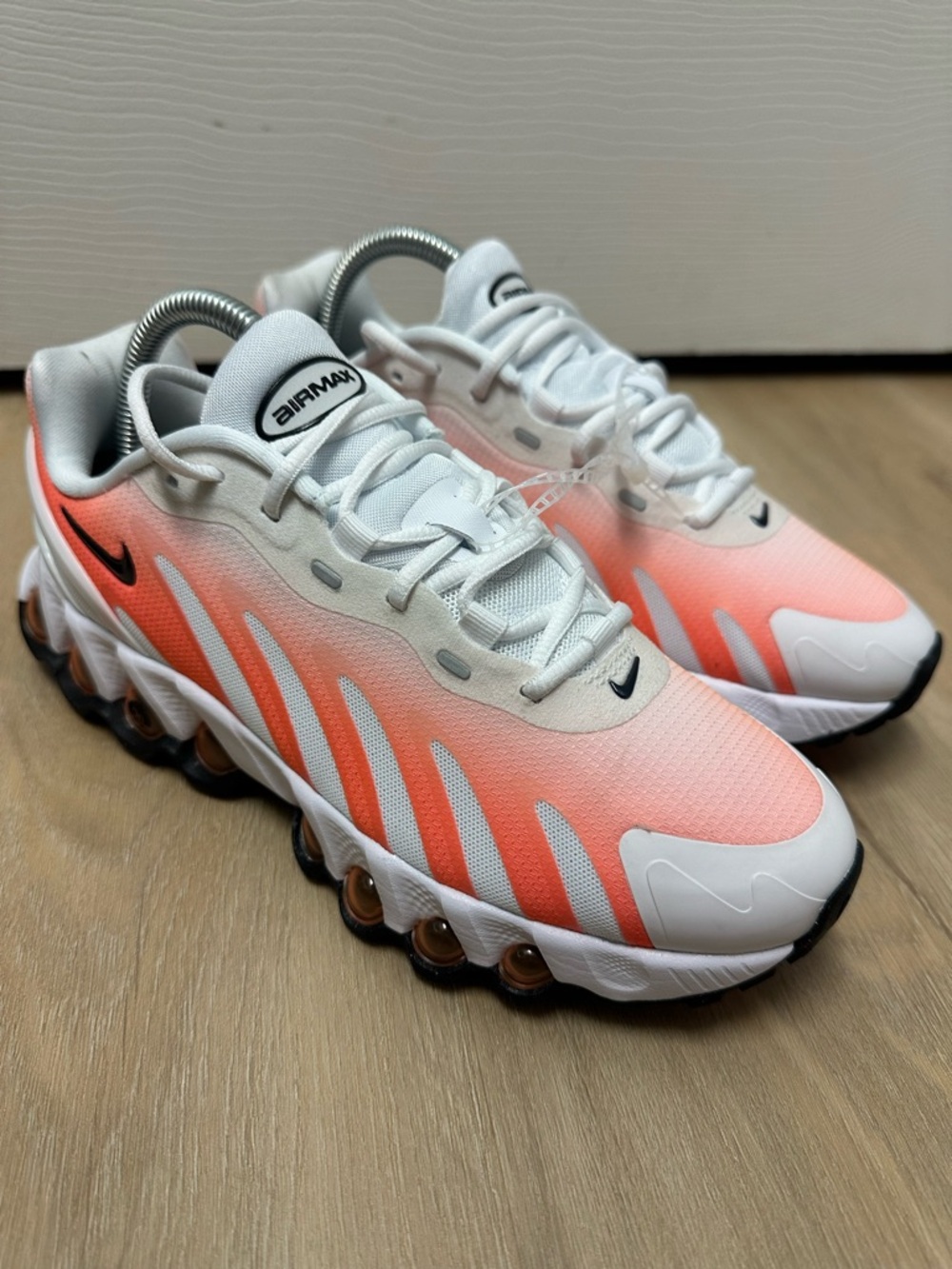 Nike GS Air Max DN8 White Orange Black HF7310-100 Size 6Y- BRAND NEW W/O BOX